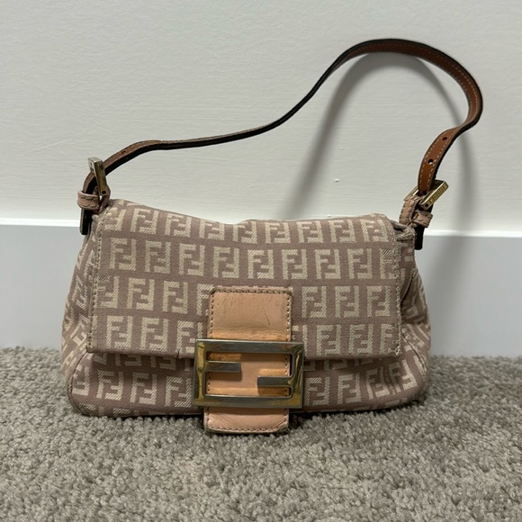 Fendi Handbags - Fendi Bagette